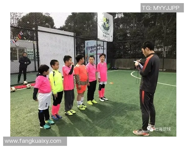 足球队队员自我介绍与个人成长经历分享